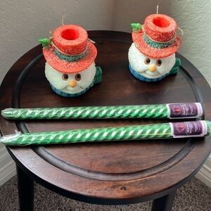 Unbranded: Snowmen tapered candle holders- lot of 2- includes 2 green candles